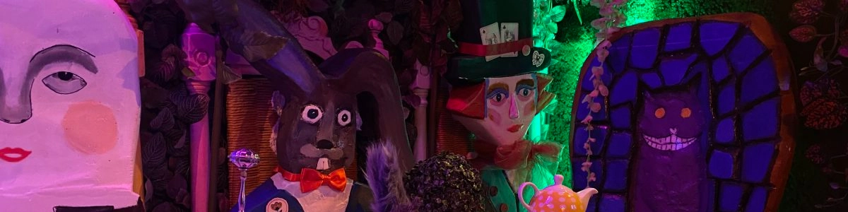 Le Lapin Blanc au Pays des Merveilles