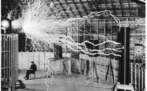 atelier-Tesla-get-out